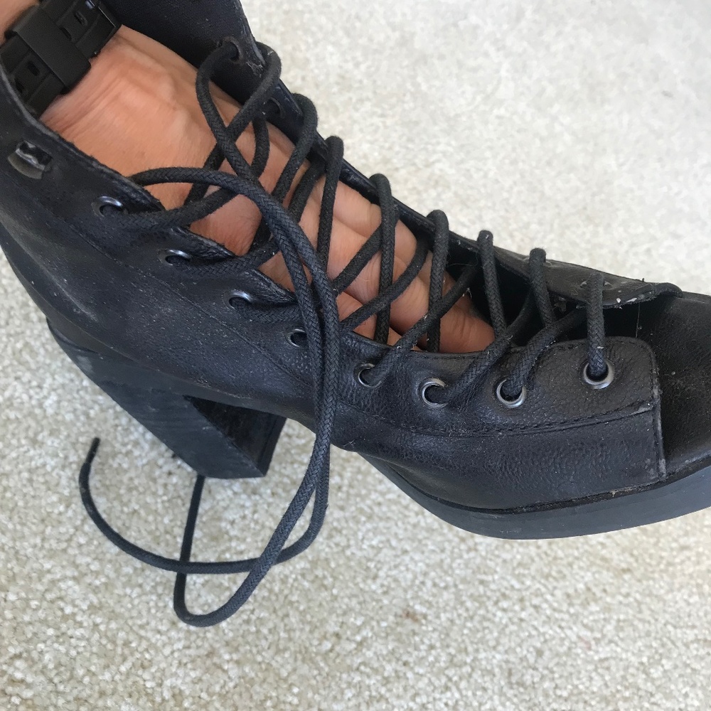 Vintage Y2K Urban Outfitters never worn lace up shoes